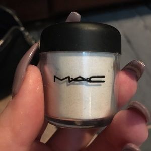 Mac pigment shadow